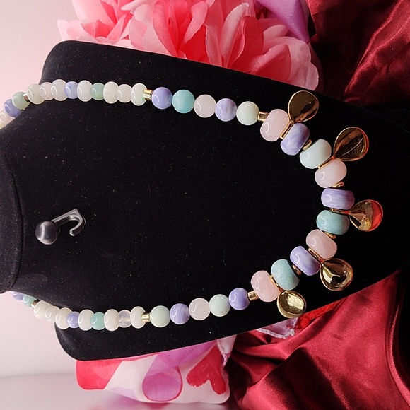 Vintage Talbots Stone/Glass Bead Gold Tone Paddle Charms Toggle Closure Necklace - Picture 2 of 7